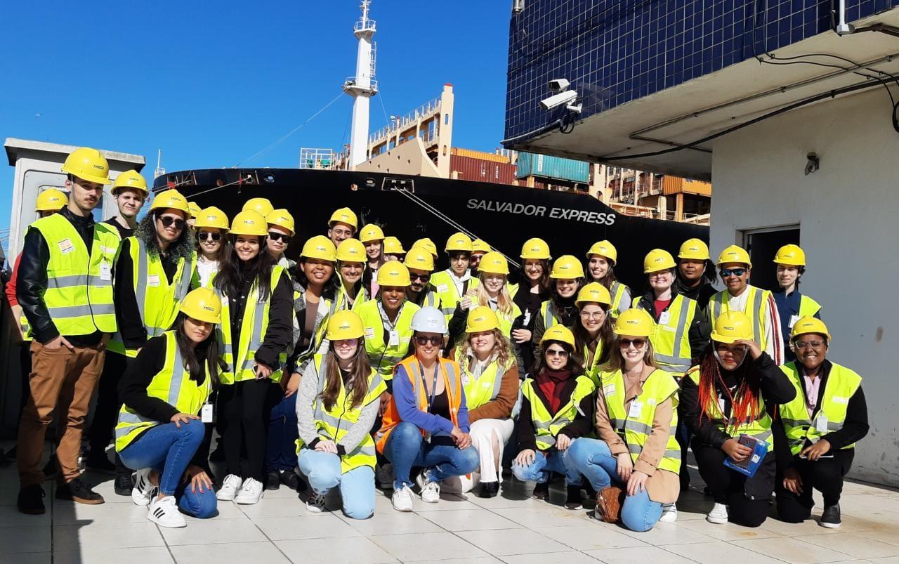 Estudantes de Relações Internacionais da UniRitter fazem visita técnica ao Porto de Rio Grande